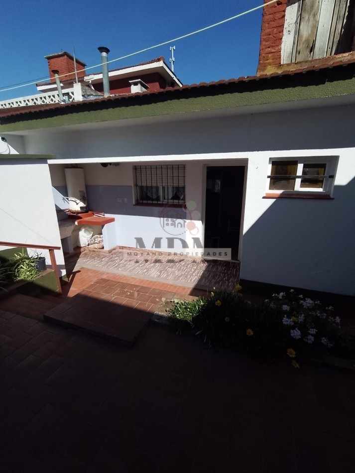 HERMOSA PROPIEDAD EN ZONA CENTRO DE VILLA GESELL DE 5 AMBIENTES CON DPTO