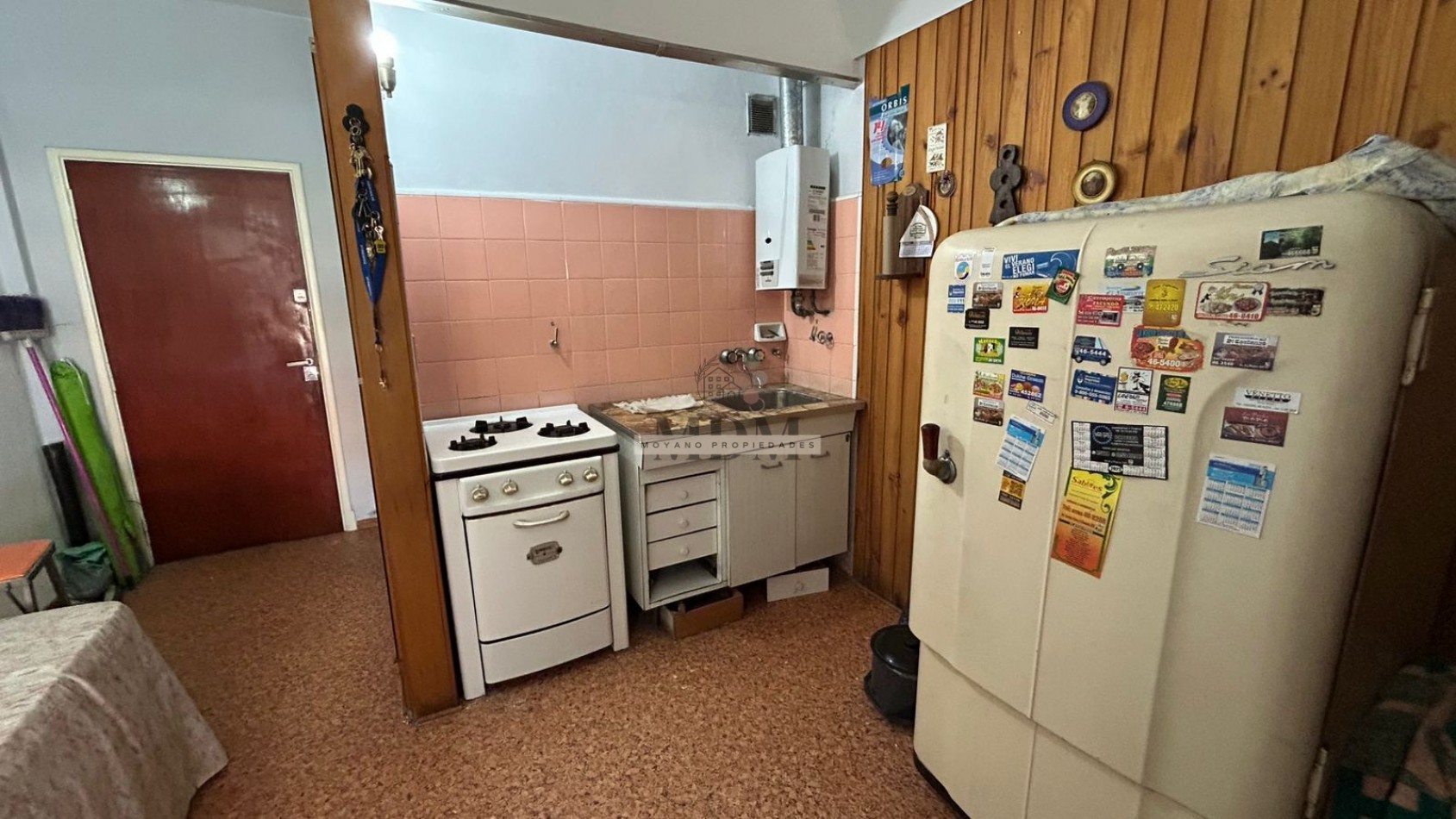 Monoambiente amplio con balcon al frente en pleno centro de Villa Gesell