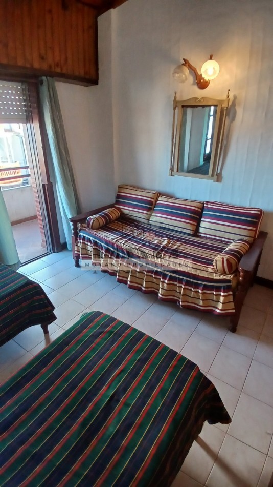 Duplex en venta - 2 dormitorios, cochera y vista parcial al mar -