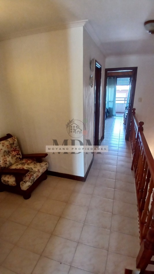 Duplex en venta - 2 dormitorios, cochera y vista parcial al mar -