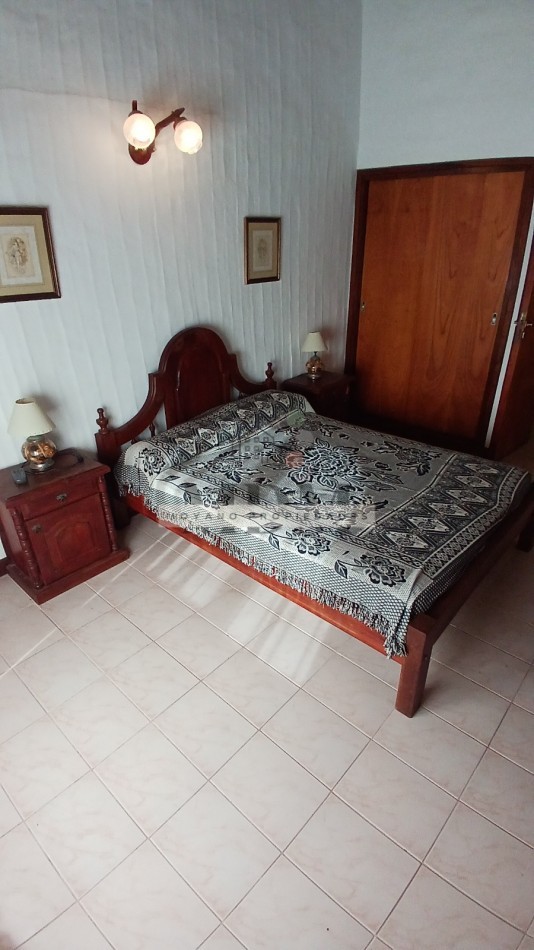 Duplex en venta - 2 dormitorios, cochera y vista parcial al mar -