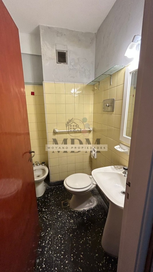 Monoambiente amplio con balcon al frente en pleno centro de Villa Gesell