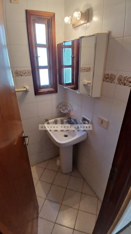 Duplex en venta - 2 dormitorios, cochera y vista parcial al mar -
