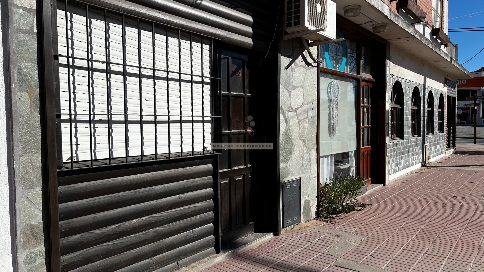 EN VENTA LOCAL COMERCIAL CON DEPARTAMENTO EN BLOCK