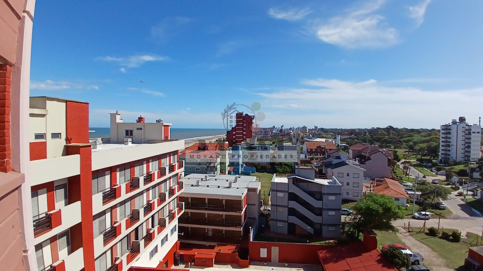 Oportunidad en Villa Gesell: 2 Amb. Amoblado con Cochera - Edificio PH II