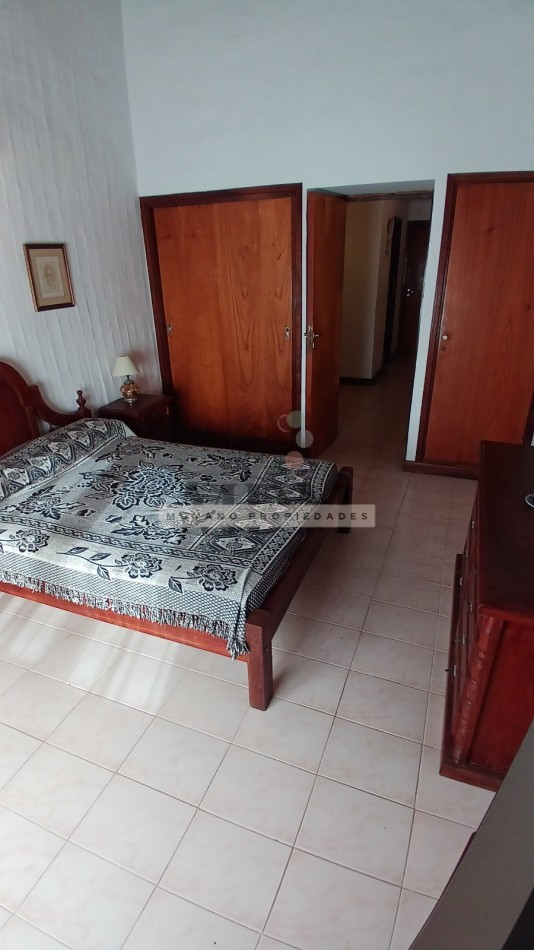 Duplex en venta - 2 dormitorios, cochera y vista parcial al mar -