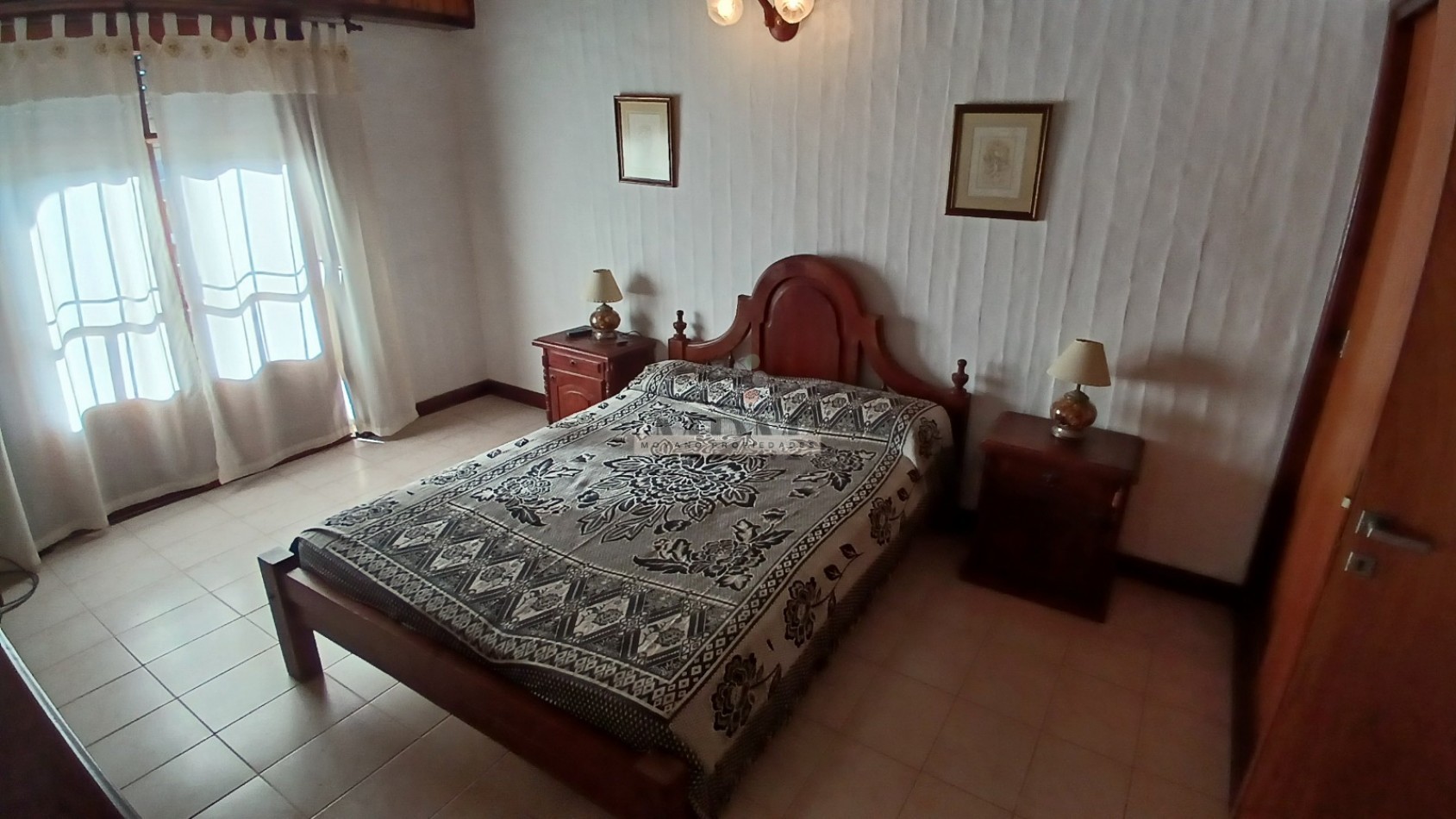 Duplex en venta - 2 dormitorios, cochera y vista parcial al mar -