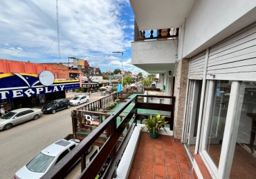 Monoambiente amplio con balcon al frente en pleno centro de Villa Gesell