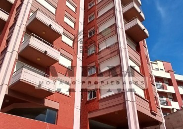 Oportunidad en Villa Gesell: 2 Amb. Amoblado con Cochera - Edificio PH II