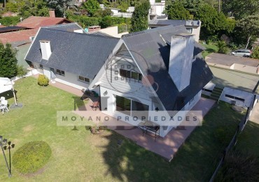 Casa en venta - Zona Residencial de Villa Gesell