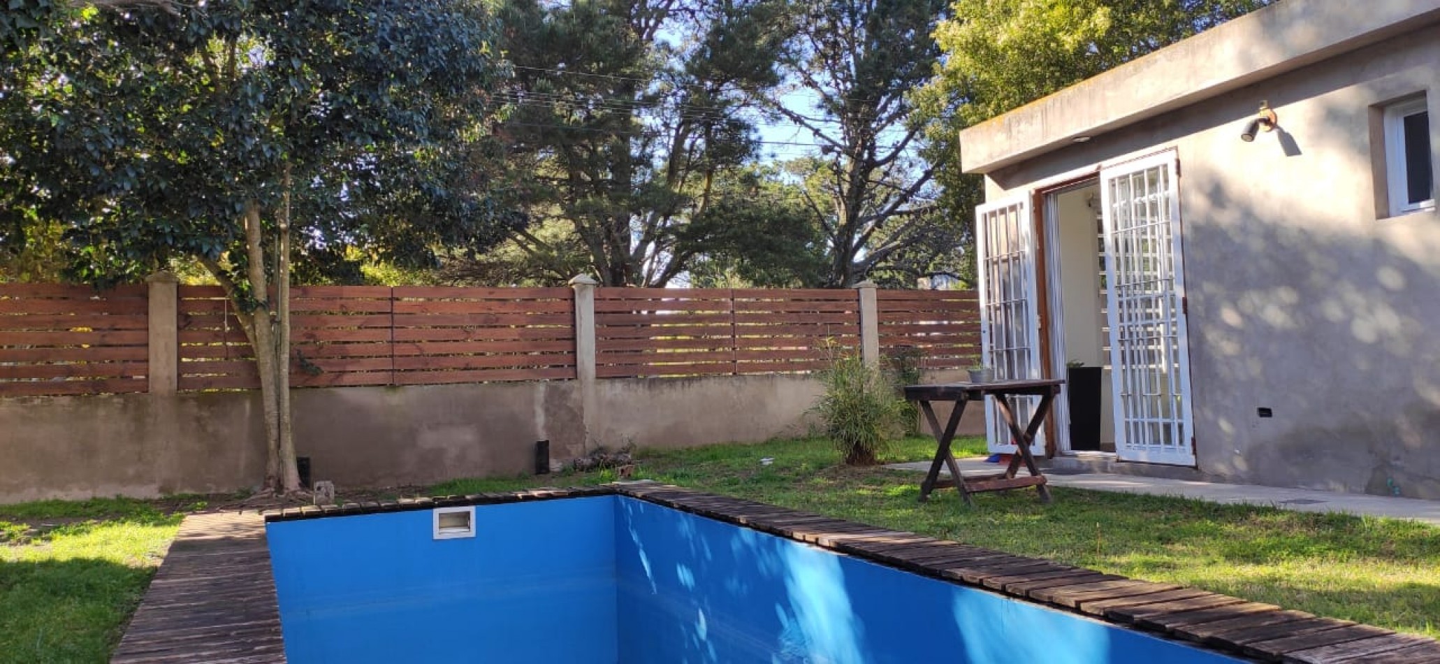 VENTA CASA CON 3 DPTOS EN ZONA GOLF DE VILLA GESELL