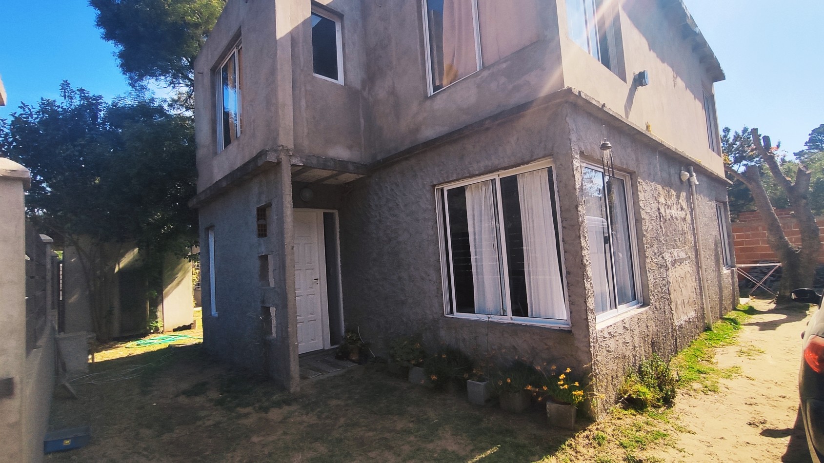 VENTA CASA CON 3 DPTOS EN ZONA GOLF DE VILLA GESELL