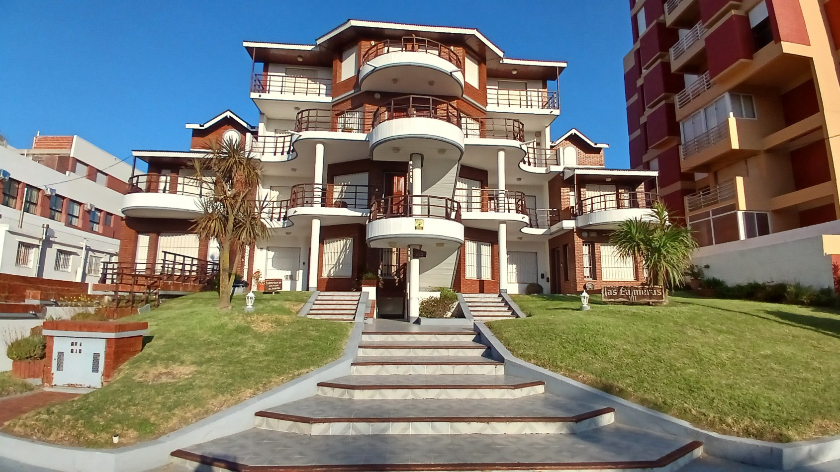 Duplex en Venta  - 2 Dormitorios, Cochera y Vista Parcial al Mar - Av. 1 e/ 105 y 107 - Villa Gesell