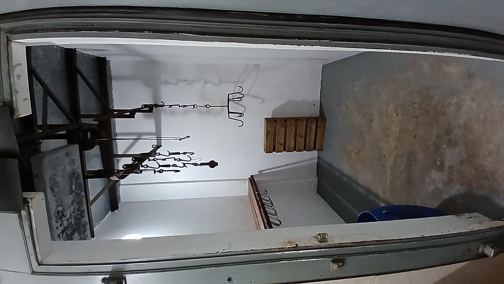 Amplio local con deposito y camara de frio - Boulevard e/142 y 143 - Villa Gesell