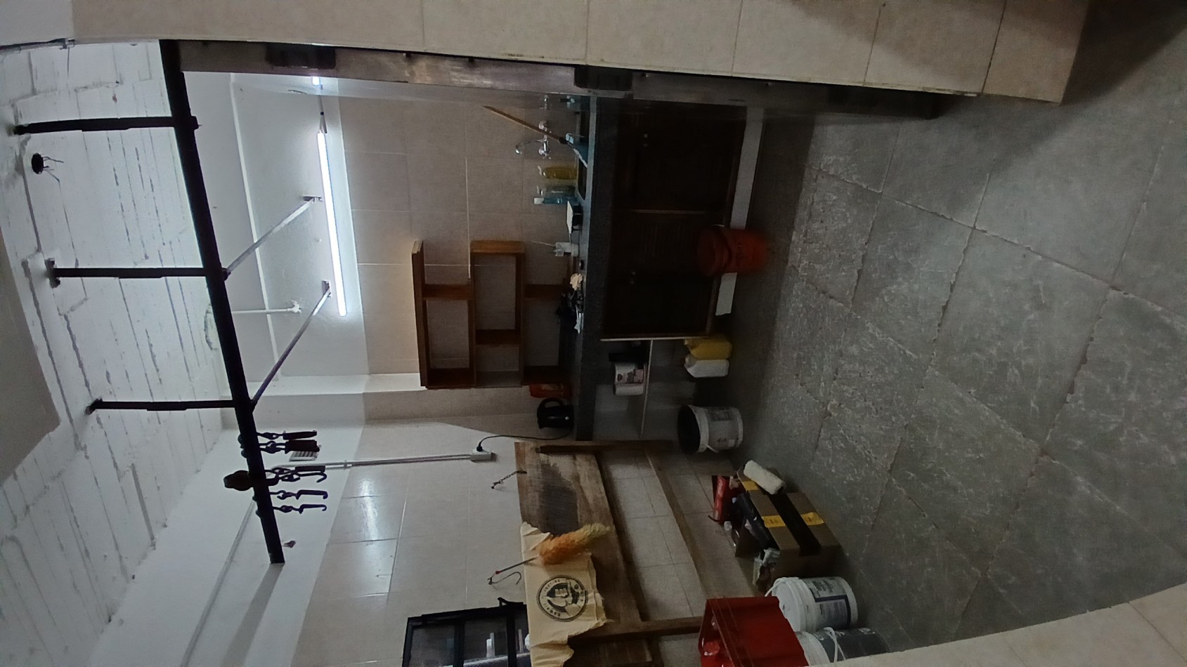 Amplio local con deposito y camara de frio - Boulevard e/142 y 143 - Villa Gesell