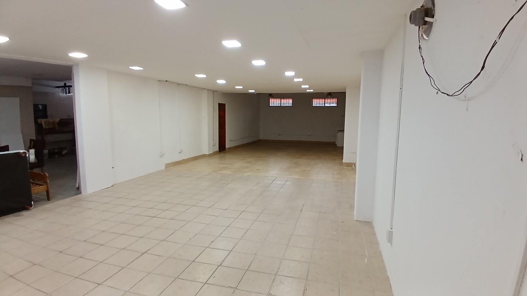 Amplio local con deposito y camara de frio - Boulevard e/142 y 143 - Villa Gesell