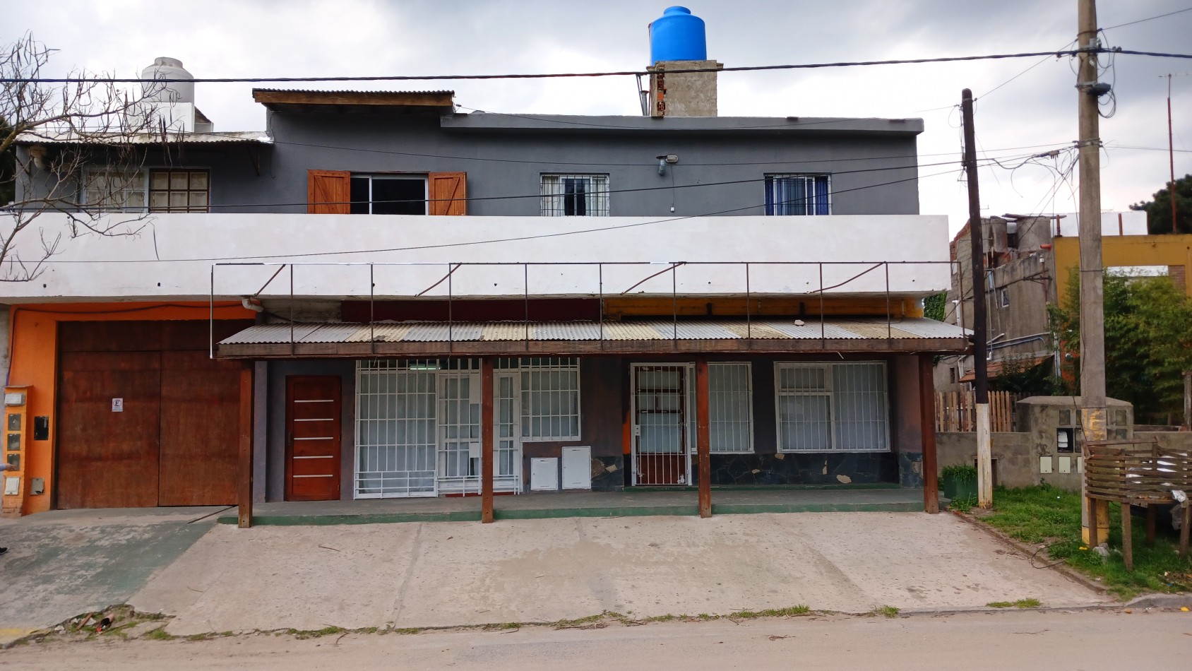 Amplio local con deposito y camara de frio - Boulevard e/142 y 143 - Villa Gesell