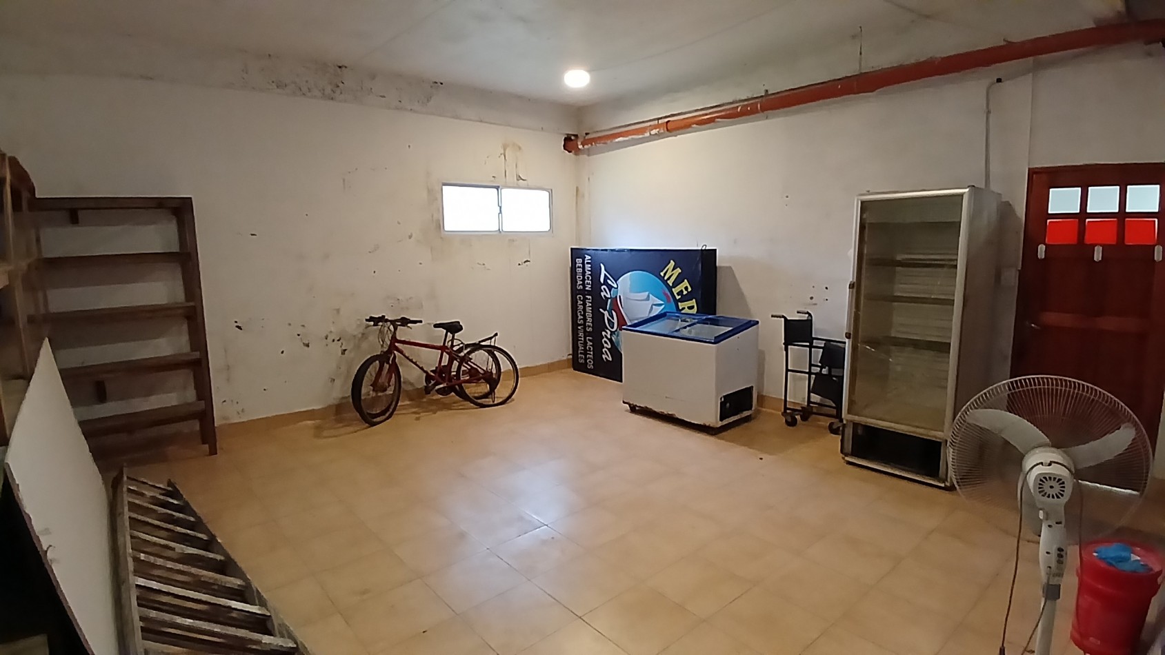 Amplio local con deposito y camara de frio - Boulevard e/142 y 143 - Villa Gesell