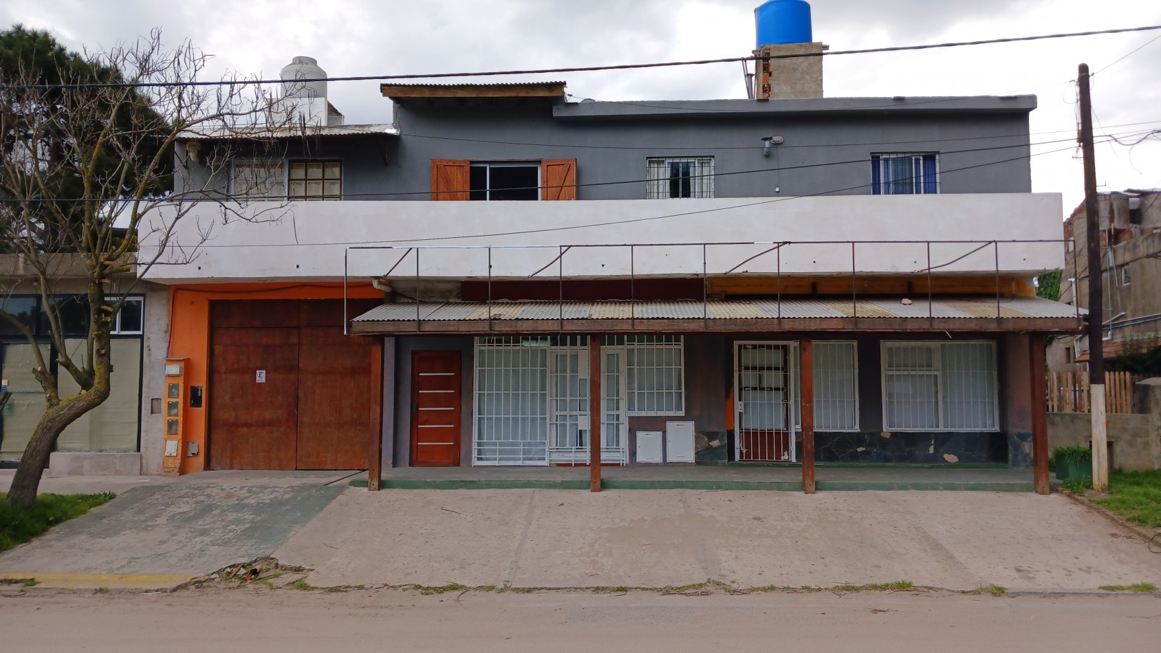 Amplio local con deposito y camara de frio - Boulevard e/142 y 143 - Villa Gesell