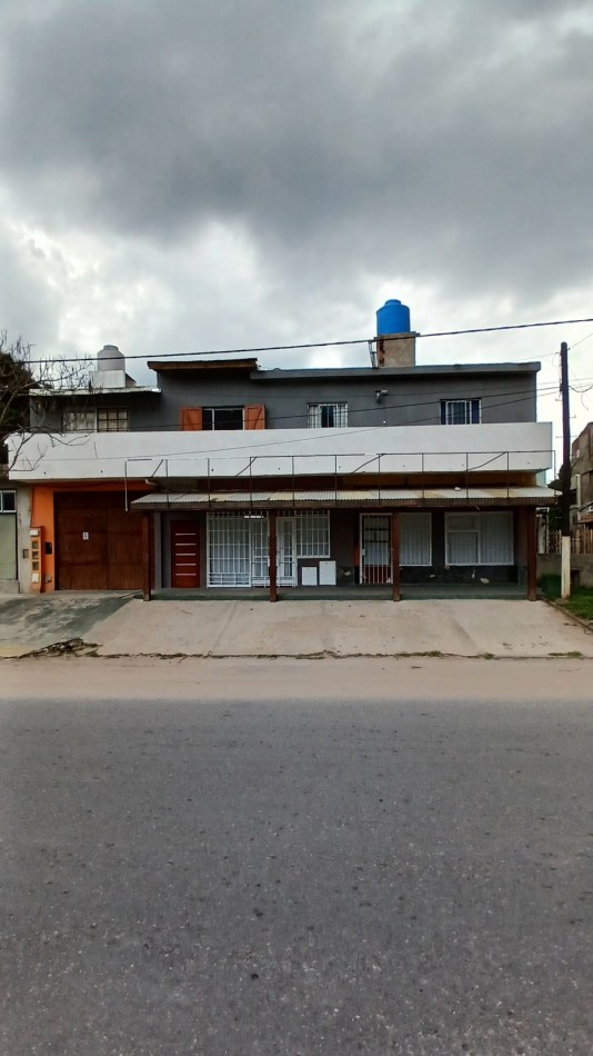 Amplio local con deposito y camara de frio - Boulevard e/142 y 143 - Villa Gesell