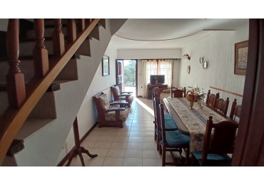 Duplex en Venta  - 2 Dormitorios, Cochera y Vista Parcial al Mar - Av. 1 e/ 105 y 107 - Villa Gesell