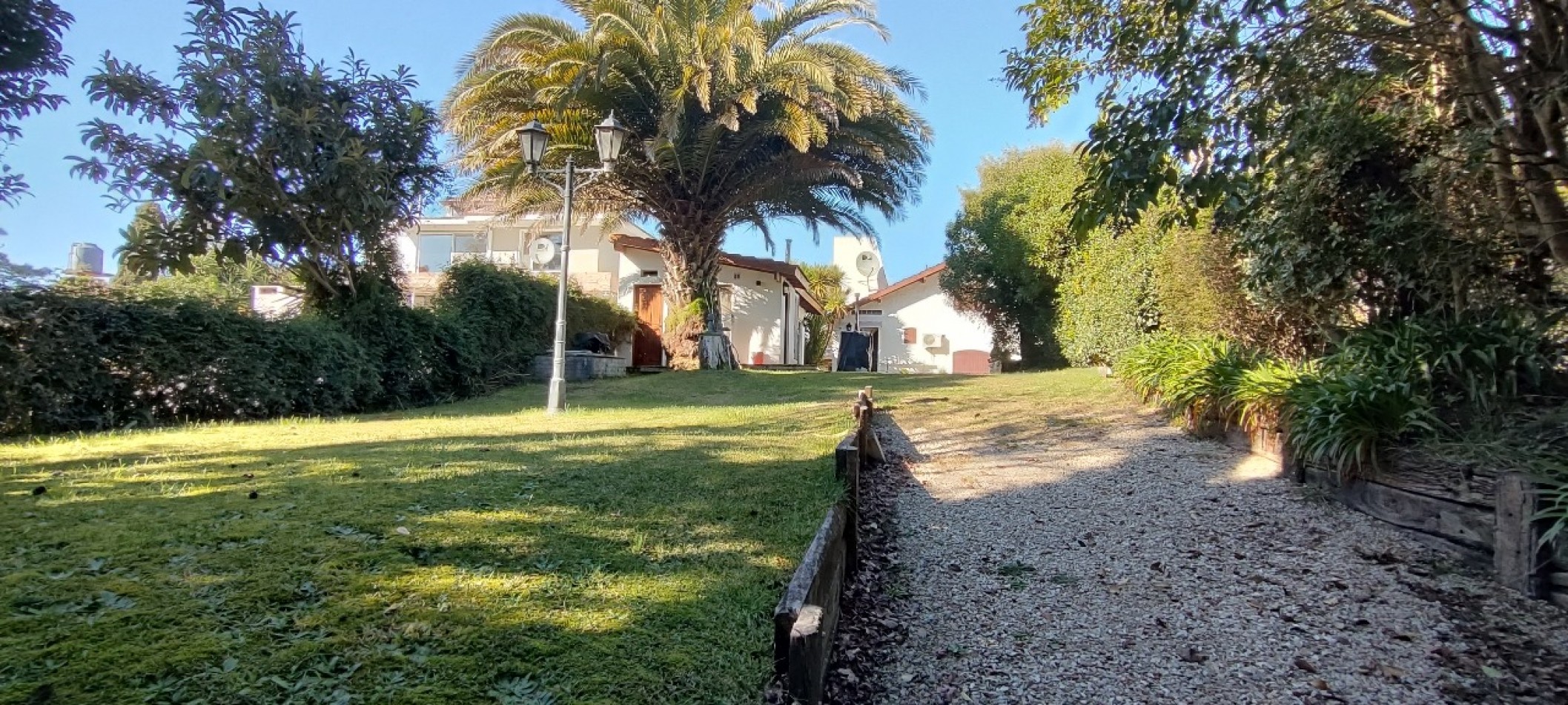 CASA EN BARRIO HIPOCAMPO