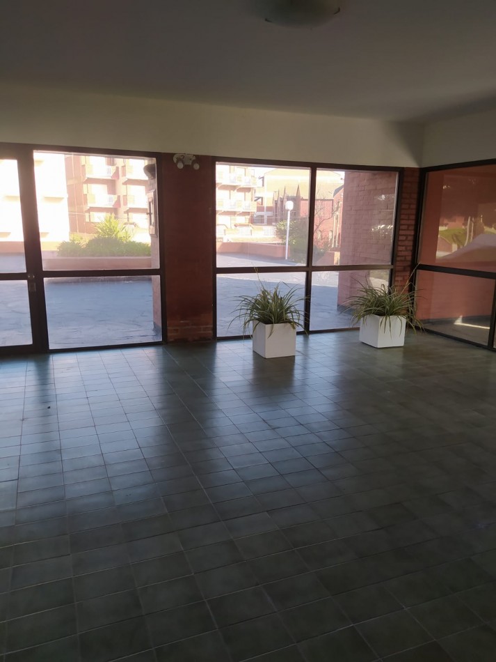 DEPARTAMENTO 2 AMBIENTES EN 1° PISO - GESELL CENTRO - 