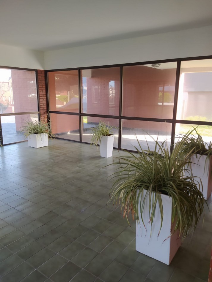 DEPARTAMENTO 2 AMBIENTES EN 1° PISO - GESELL CENTRO - 