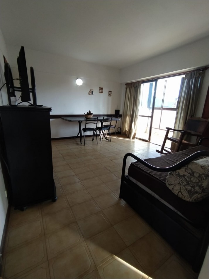 DEPARTAMENTO 2 AMBIENTES EN 1° PISO - GESELL CENTRO - 