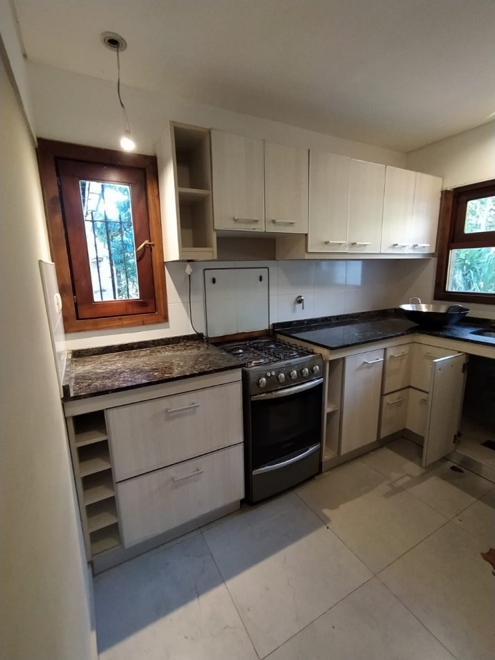 Casa 4 ambientes en Barrio la Carmencita 